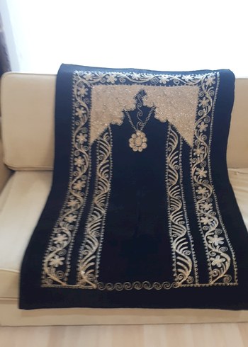 Siyah işlemeli Seccade - Görsel 2