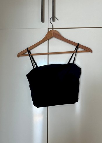 Siyah askılı crop top
