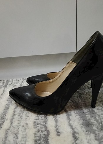 Siyah Rugan Stiletto