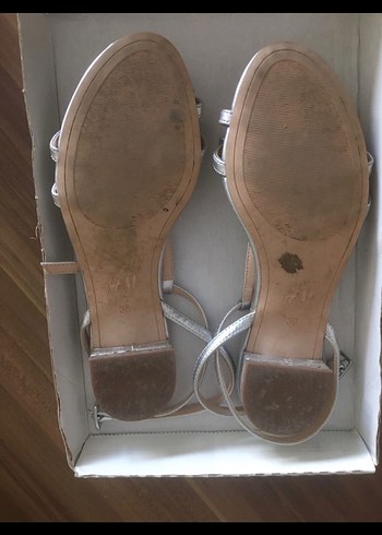 H&M Gümüş Renk Kısa Topuklu Kadın Abiye Ayakkabı - Görsel 3