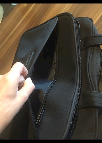 Siyah Fermuarlı Laptop Çantası - Görsel 4