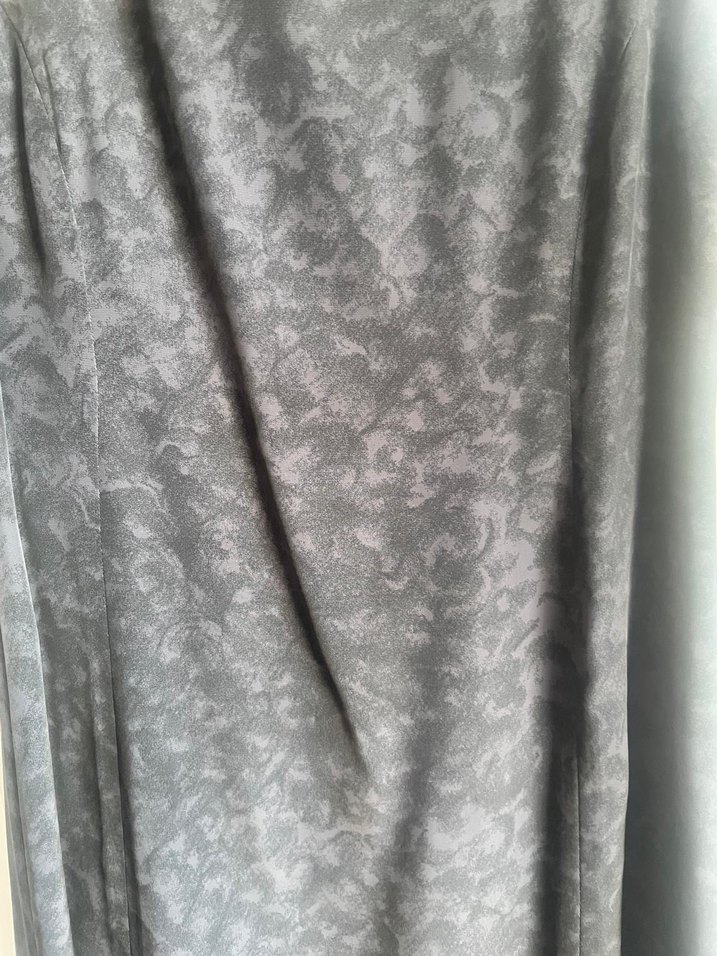 Gri Siyah Kolsuz İpek Elbise - Görsel 3