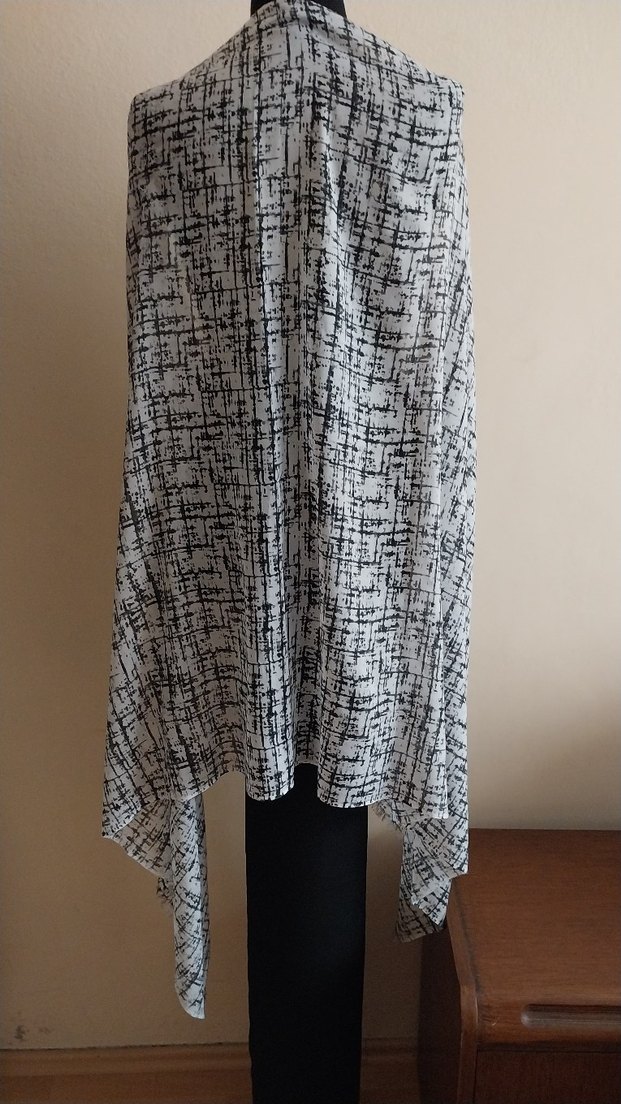 Gri Beyaz Kadın Şal, Modern ve Drapeli - Görsel 2