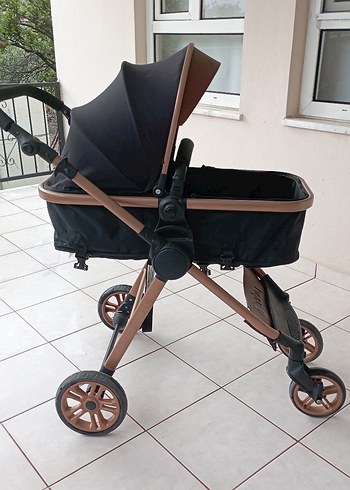 Kahverengi ve Siyah Bebek Arabası