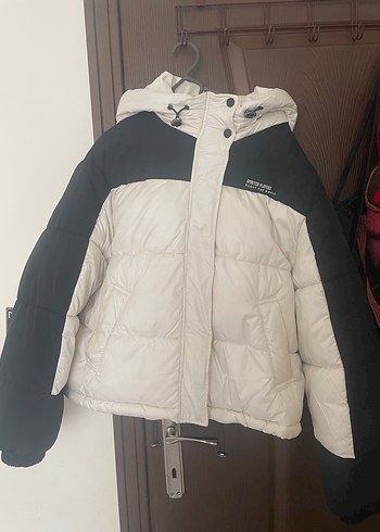 m Beden beyaz Renk Siyah Detaylı Beyaz Kadın Kışlık Mont
