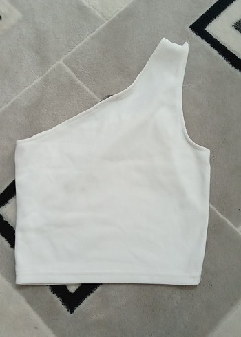Tokalı Beyaz Tek Omuz Crop Top - Görsel 2