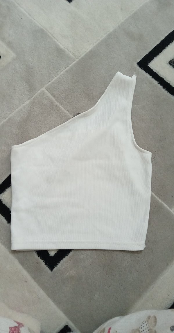 Tokalı Beyaz Tek Omuz Crop Top - Görsel 2