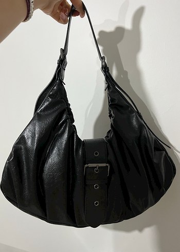 Zara Siyah Deri Tokalı Gotik Kadın Çanta