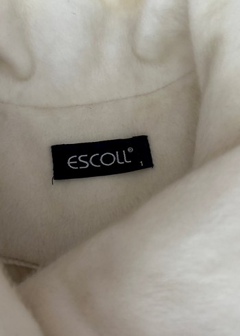 Beyaz Düğmeli Uzun Kaban - Görsel 3