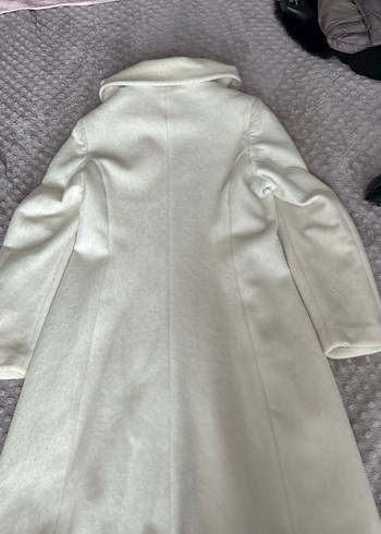 Beyaz Düğmeli Uzun Kaban - Görsel 5