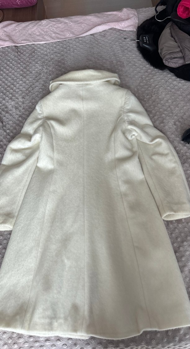 Beyaz Düğmeli Uzun Kaban - Görsel 5