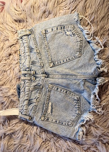 36 Beden Bershka Gri Yırtık Mini Kot Şort