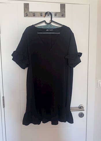 Zara Siyah V Yakalı Midi Elbise