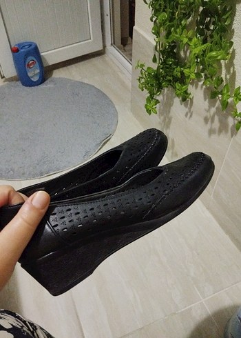 39 Beden Siyah Dolgu Topuklu Tokalı Kadın Babet