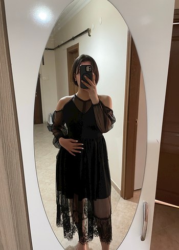 Siyah dantelli midi elbise