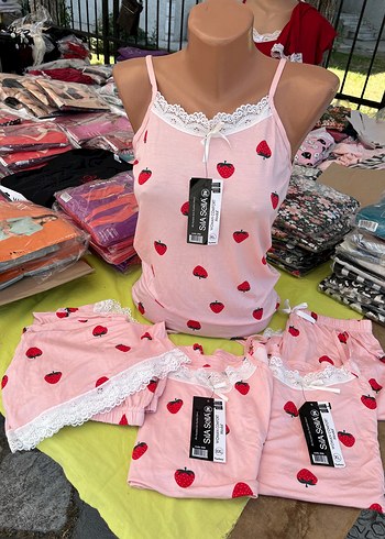 xl Beden Pembe Çilek Desenli Kısa Kadın Pijama Takımı