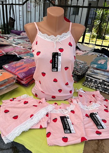 Diğer Pembe Çilek Desenli Kısa Kadın Pijama Takımı