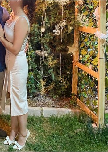 Beyaz Drapeli Midi Halter Yaka Elbise