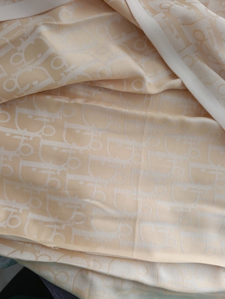 Bej Parlak Drapeli Kadın şal - Görsel 2