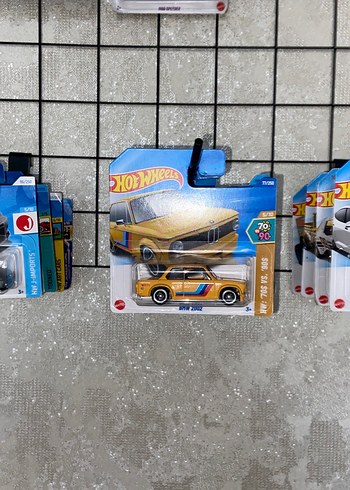 Hot Wheels BMW 2002 Sarı Oyuncak Araba