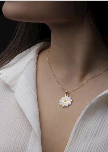 Beyaz Zincir Detaylı Papatya Kolye - Görsel 2
