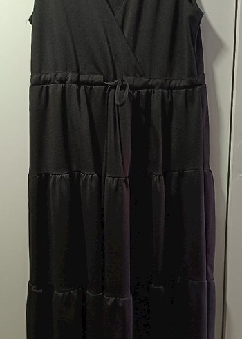 Siyah Uzun V Yaka Fırfırlı Strappy Elbise