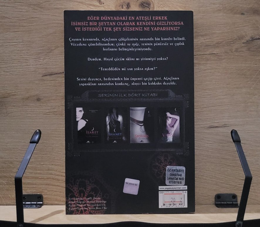 Av - Bir Gece Evi Romanı - Görsel 2