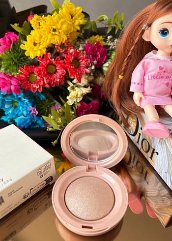 Beden Rare Beauty Highlighter