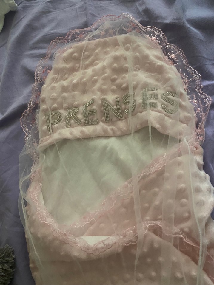 Dantel Detaylı Pembe Kız Bebek Kundak - Görsel 2