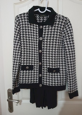 Uzun Siyah Kazayağı Desenli Hırka - Görsel 3