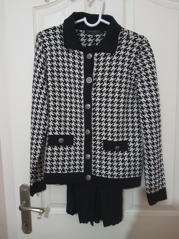 Uzun Siyah Kazayağı Desenli Hırka - Görsel 3