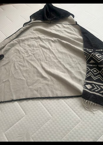 diğer Beden gri Renk Kapüşonlu Nakışlı Gri Uzun Örgü Panço
