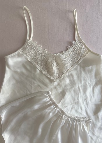 Diğer Beyaz Parlak Mini Dantel Detaylı Bohem Pijama Takımı