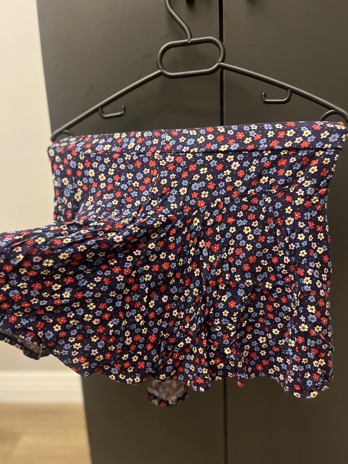 Çiçek Desenli Pilili Mini Etek - Görsel 2