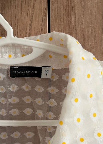 Çiçek Desenli Beyaz Gömlek - Görsel 2