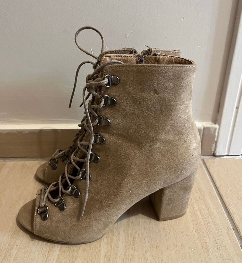 Bej Süet Bağcıklı Kadın Topuklu Bot - Görsel 2