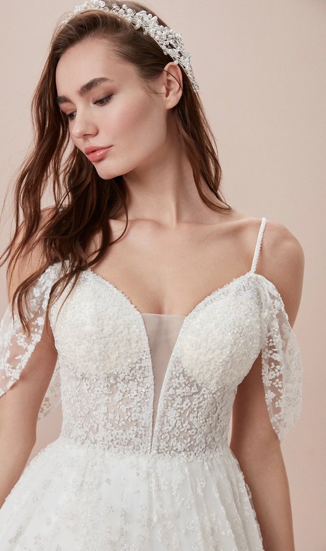 Straplez A Kesim Uzun Beyaz Gelinlik Oleg Cassini - Görsel 2