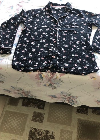 Çiçekli Siyah Pijama Takımı