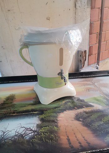 Beyaz Yeşil Demlikli Çay Makinesi