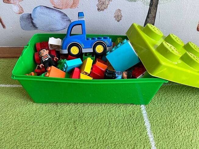Lego Duplo bir kutu dolusu