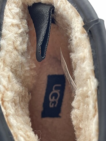 36 Beden siyah Renk Ugg Bot %70 İndirimli.