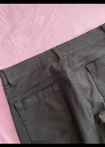 Siyah Kemerli Dar Kesim Pantolon - Görsel 4