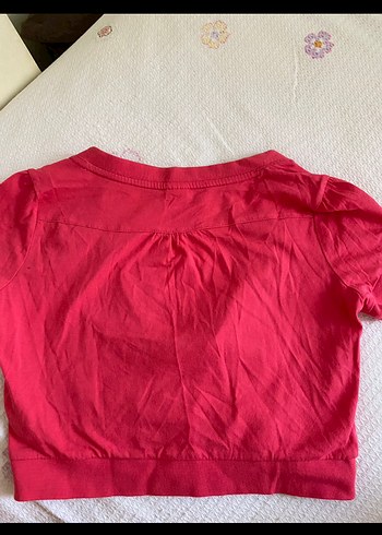 Kız Çocuk Kırmızı V Yaka Düğmeli Tişört - Görsel 5