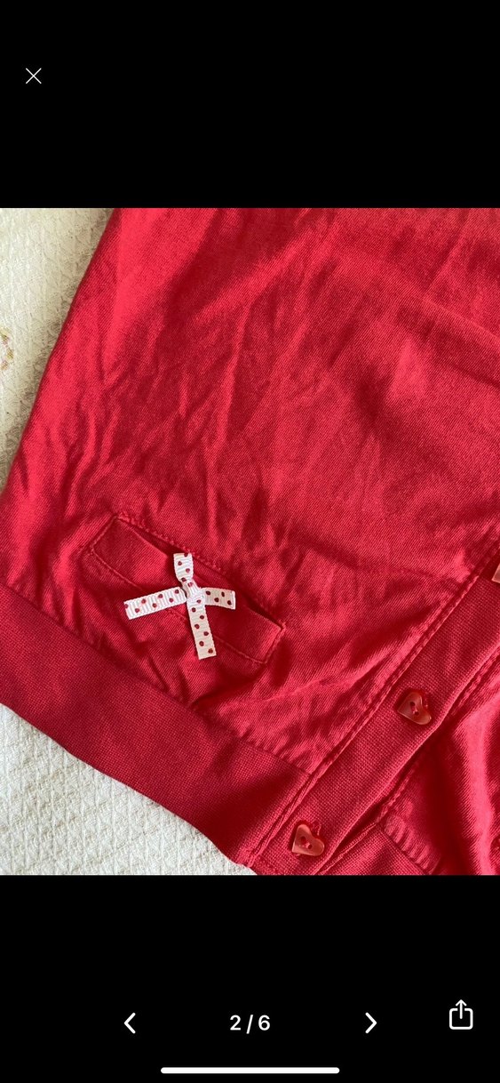 Kız Çocuk Kırmızı V Yaka Düğmeli Tişört - Görsel 2