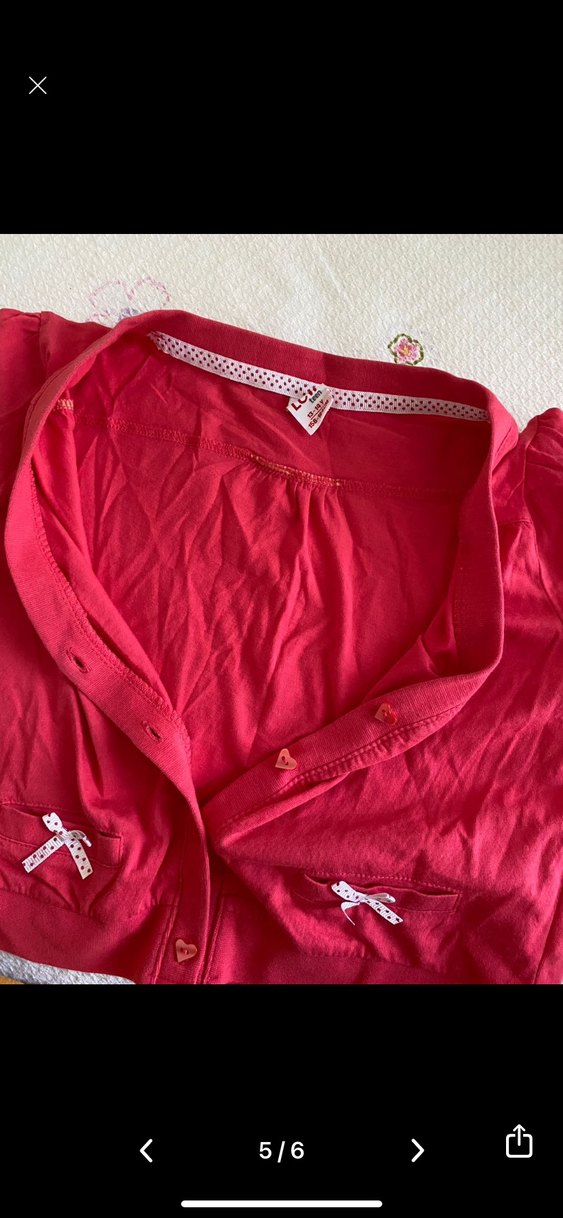 Kız Çocuk Kırmızı V Yaka Düğmeli Tişört - Görsel 4