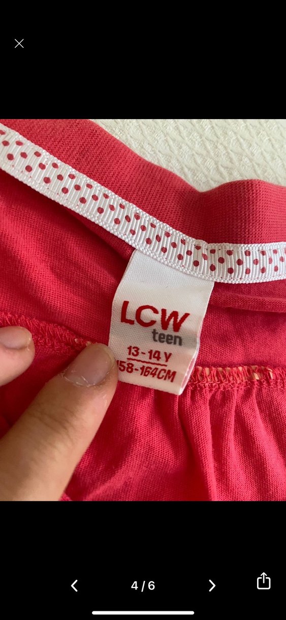 Kız Çocuk Kırmızı V Yaka Düğmeli Tişört - Görsel 3