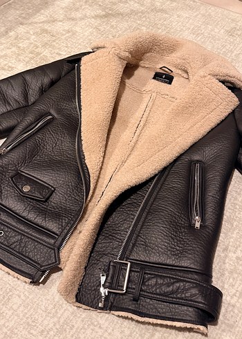 Kürklü Bej Detaylı Siyah Deri Ceket - Görsel 3