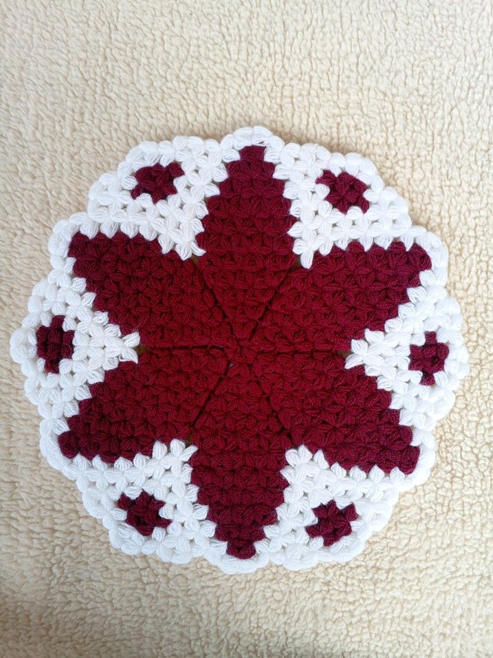 Beyaz ve Bordo Örgü Yuvarlak Çeyizlik Lif - Görsel 2