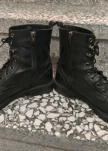 Trendyol & Milla Siyah Deri Bağcıklı Fermuarlı Bot