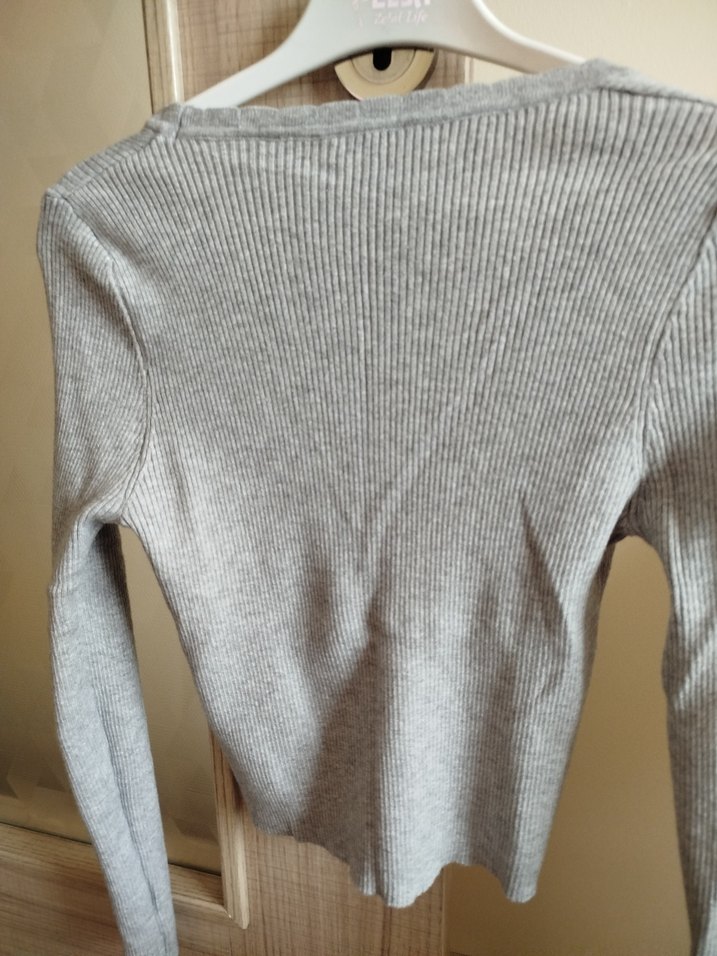 Gri V Yaka Düğmeli Triko Hırka - Görsel 4